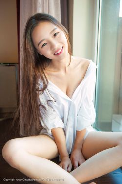 俄罗斯美女撒尿